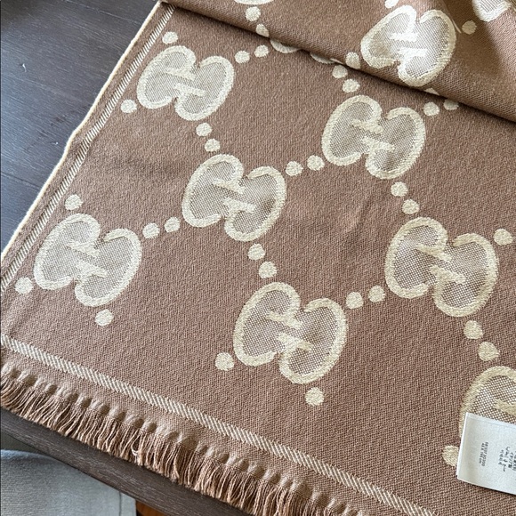 Authentic Gucci Tan and Brown scarf - Picture 7 of 11
